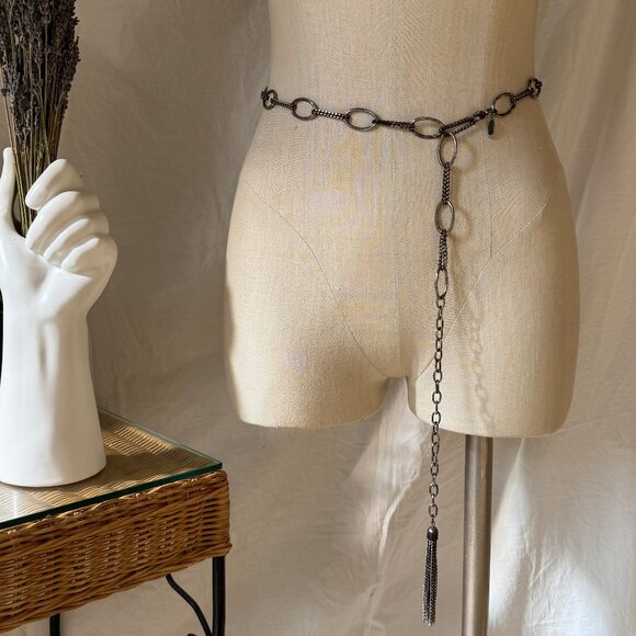 Tarnished Aged Silver Metal Asymmetrical Avant Garde Chain Belt - Picture 5 of 7